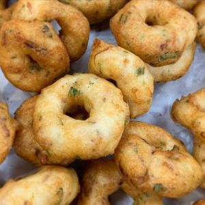 🌱Medhu vada (#Vegan #Glutenfree, #DairyFree)
Fried lentil donut It goes well with sambar and tomato chutney😍 
Available at lunch buffet 11am to 2:30pm at IndiGo Indian Bistro in Manchester
