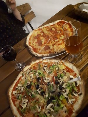 Pizza Hawaii & Vegetale at Pizzeria Fernando in Kolobrzeg