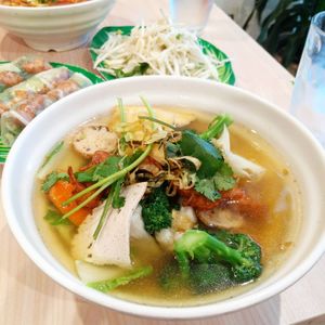 Soupe wonton at Pho Da Son in Montreal