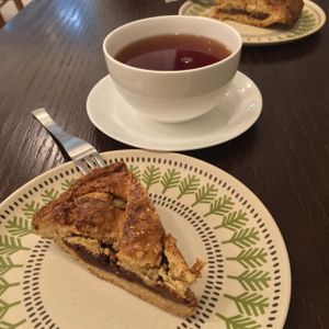 Apple pie and tea at Veganic To Go in Tokyo