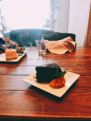 Chocolate cake (and cheese cake at the back!) at Veganic To Go in Tokyo