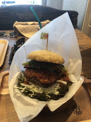 House Burger at Veganic To Go in Tokyo