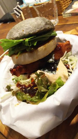 Teri yaki tempeh burger at Veganic To Go in Tokyo