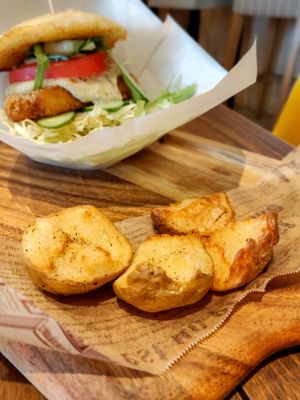 Fried smashed potatoes at Veganic To Go in Tokyo