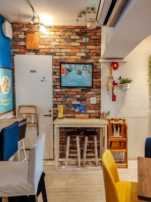 Small cafe at Veganic To Go in Tokyo