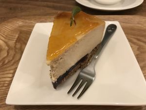 vegan cheesecake  at Veganic To Go in Tokyo