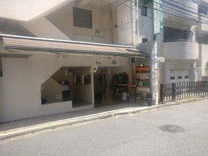 Outside view at Veganic To Go in Tokyo