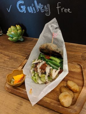 all burgers come as a set (roasted potatoes and Japanese pickled vegetables) at Veganic To Go in Tokyo