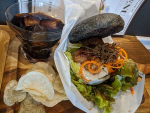 Teriyaki burger at Veganic To Go in Tokyo