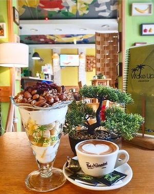 Fitnes-Sport meal and coffee at Wake Up Juice Bar in Novi Sad