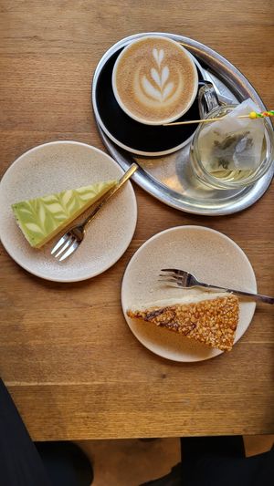 Snickers Cake and Matcha Cheesecake #Veganuary at Woodrich in Darmstadt