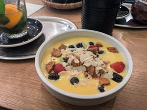 Golden milk bowl - nicht ganz mein Fall, sehr süß at Woodrich in Darmstadt