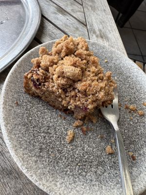 Dinkel - Himbeerstreusel Kuchen   at Woodrich in Darmstadt