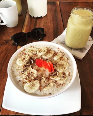 Oatmeal and smoothie at Bio-Organicos in Playa Del Carmen
