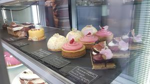 Not just cake, but art, too   at Einzig in Bad Vilbel