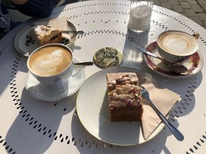 Kirsch-Crumble und Zitronen-Zucchini-Kuchen  at Einzig in Bad Vilbel