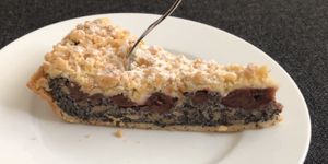 Poppy cherry crumble cake / 3,50 EUR at Einzig in Bad Vilbel