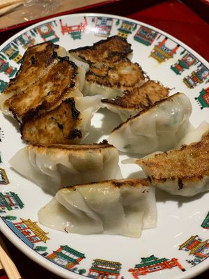 Vegan pot sticker at Merrymomo in Osaka