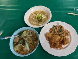 vegan food, cheap at Lumpini Park Morning Market Stall in Bangkok