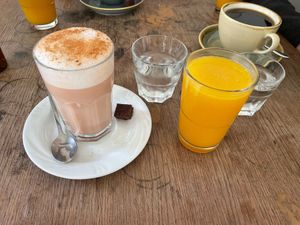 Chai latte with oat milk and juice at Die Pause in Marburg