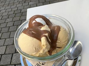 vegan ice cream & vegan sauce  at Zucker & Zimt in Erfurt