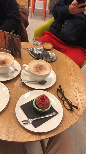 Vegan Cappuccino and a vegan cherry cupcake ☕️🧁🍒 at Zucker & Zimt in Erfurt