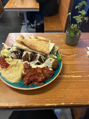 Falafelteller vegan  at Vegi in Stuttgart