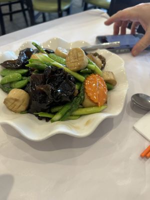 Asparagus with mushrooms and ‘scallops'  at Vegie Mum in Doncaster
