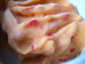 Raw vegan & nut free seasonal peach ice cream with coconut milk kefir with no added sugars at Cruioso in Porto