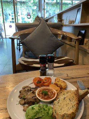 Vegan brunch at Theera in Bangkok