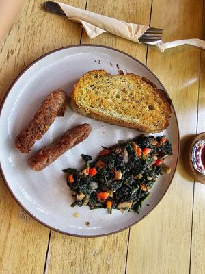 Vegan toast, vegan saucages and star fried vegetables at Theera in Bangkok