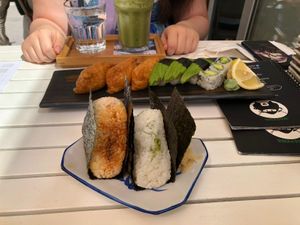 (rechts) avokado onigiri at Matcha Komachi in Vienna
