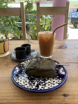 Muy rico, pedí un tamal de lentejas algo que en mi ciudad jamás imaginaría, el agua muy refrescante y me encanta que no usen popotes ni cubiertos desechables  at Suculenta in Tulum