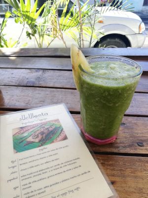 Jugo verde at Suculenta in Tulum