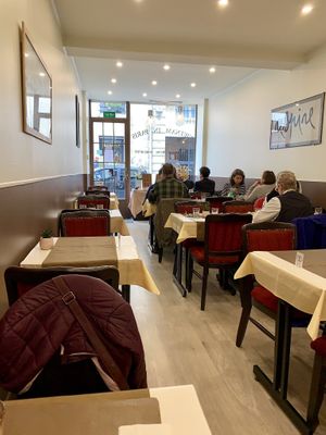 Dining room at Le P'tit Pré Chez Lan in Paris