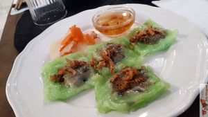 Galette de riz vertes at Le P'tit Pré Chez Lan in Paris