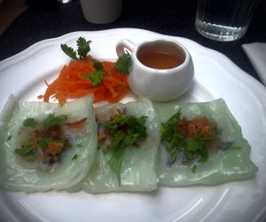 Galettes vertes de pâte de riz et champignons at Le P'tit Pré Chez Lan in Paris