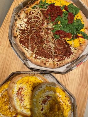 Pizza and Esfihas  at Barao Natural - B4 in Sao Paulo