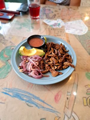Las fajitas de seitan son una opción excelente,  acompañadas de tortillas para taquear. at La Ruta Vegana in Mazatlan