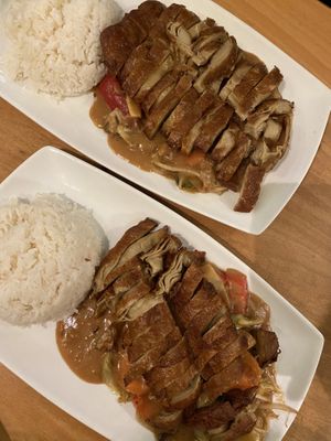 Vegane Ente mit Erdnusssoße  at Sampan in Frankfurt