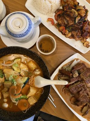 Tom Yam Suppe, Jasmintee und Veganer Oktopus  at Sampan in Frankfurt