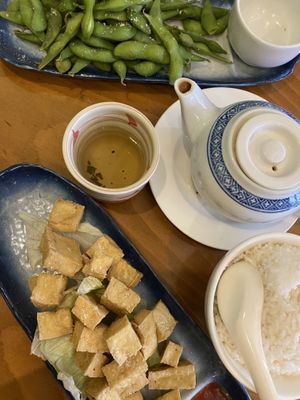 Frittierter Tofu und Edamame  at Sampan in Frankfurt