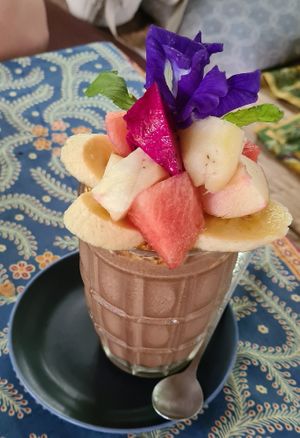 Chocolate-peanut smoothie at FatCat in Pai