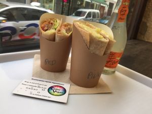 lunch wraps red/pink with ginger beer, delicious at Color Vegan in Lyon