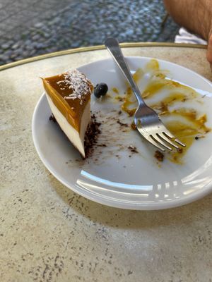 Was is left of a a cashew cheese cake 🍰   at Retro in Gdansk