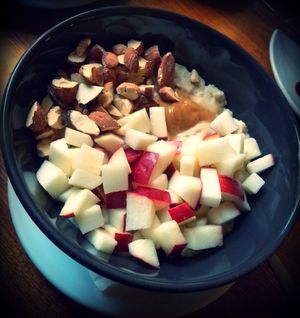 Oatmeal with salty almonds and apples at Retro in Gdansk
