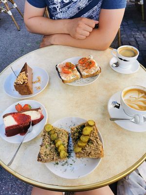 Breakfast sandwiches with vegan pate and pickles, cappuccino with oat milk, vegan nutella cheesecake and vegan cheesecake with strawberry and raspberry mousse. Amazing! at Retro in Gdansk