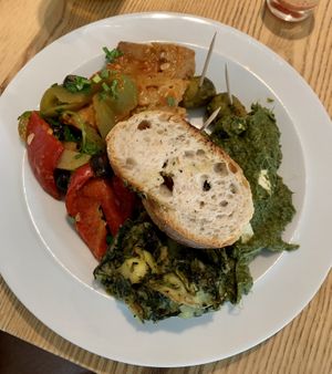 Seitan Provençal, sag aloo & San paneer at daTerra - Baixa in Porto