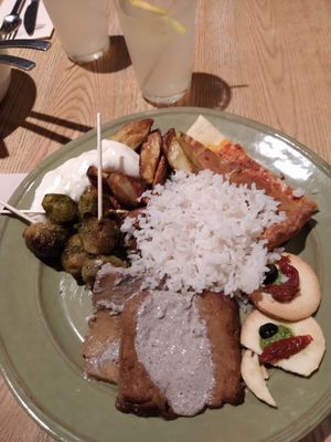 Good variety of starters, main and side dishes at daTerra - Baixa in Porto