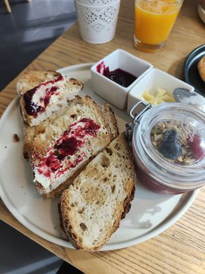 Breakfast toast at daTerra - Baixa in Porto